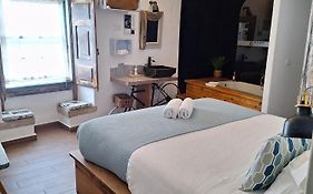 Lovin Book Guesthouse